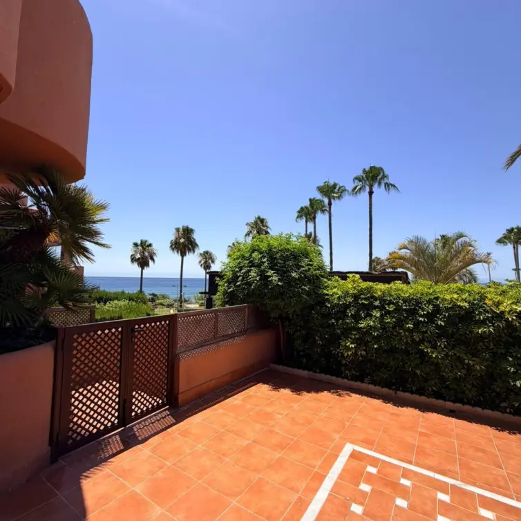 Venta de apartamento en planta baja en New Golden Mile