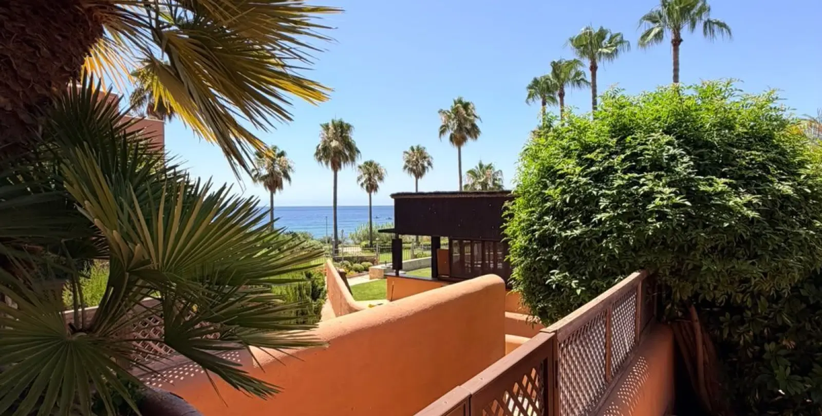 Venta de apartamento en planta baja en New Golden Mile 4
