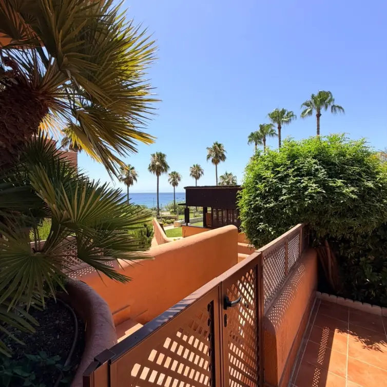 Venta de apartamento en planta baja en New Golden Mile