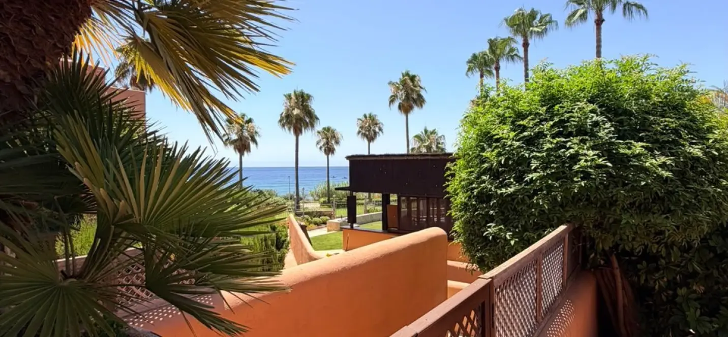 Venta de apartamento en planta baja en New Golden Mile 3