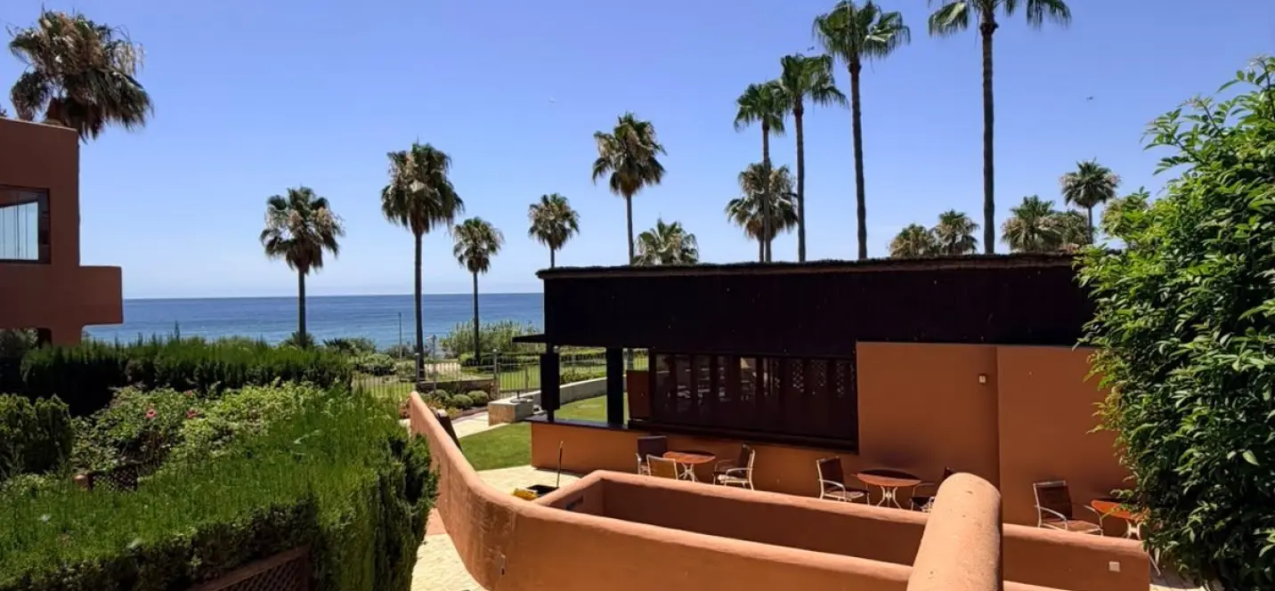 Venta de apartamento en planta baja en New Golden Mile 4