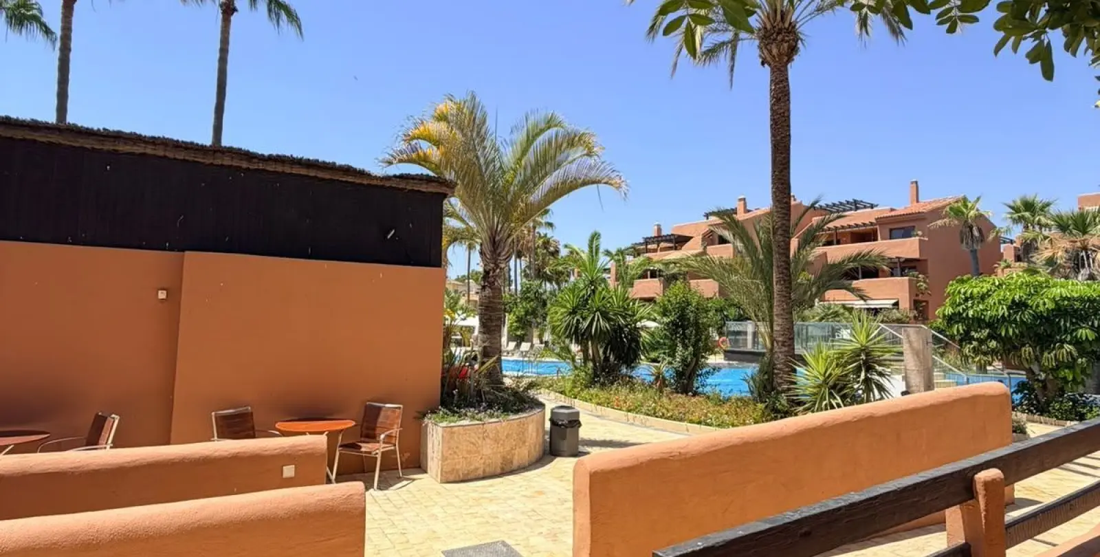 Venta de apartamento en planta baja en New Golden Mile 6