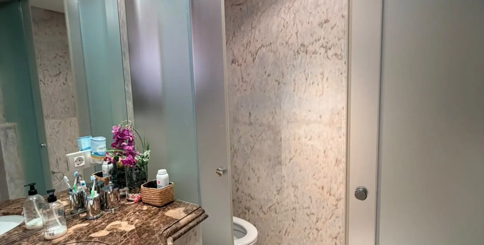 Venta de apartamento en planta baja en New Golden Mile 20