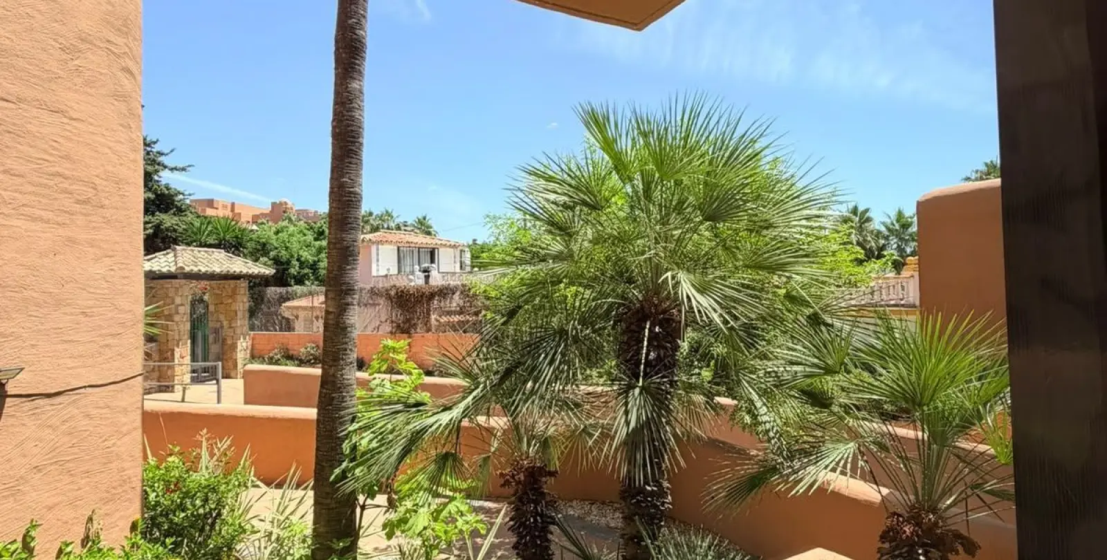 Venta de apartamento en planta baja en New Golden Mile 26