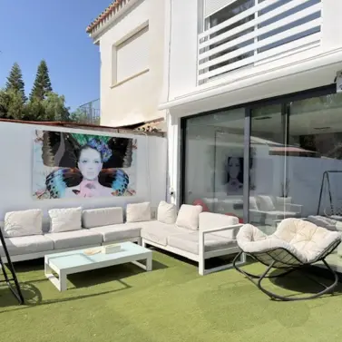 Продажа дома на две семьи в Marbella