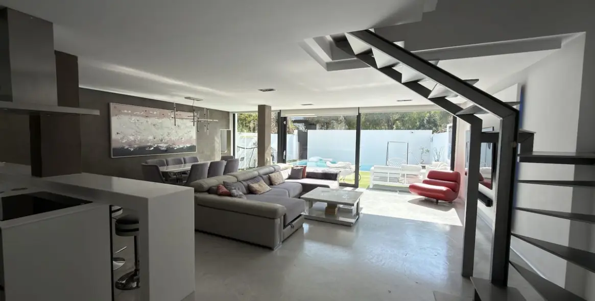 Продажа дома на две семьи в Marbella 8