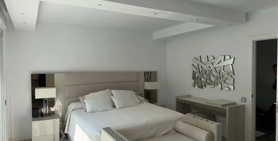 Продажа дома на две семьи в Marbella 25