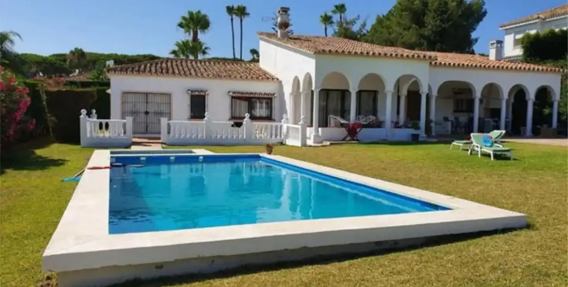 Продажа  отдельно стоящей виллы в Hacienda Las Chapas 1