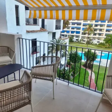 Sale of middle floor apartment in Puerto Banús