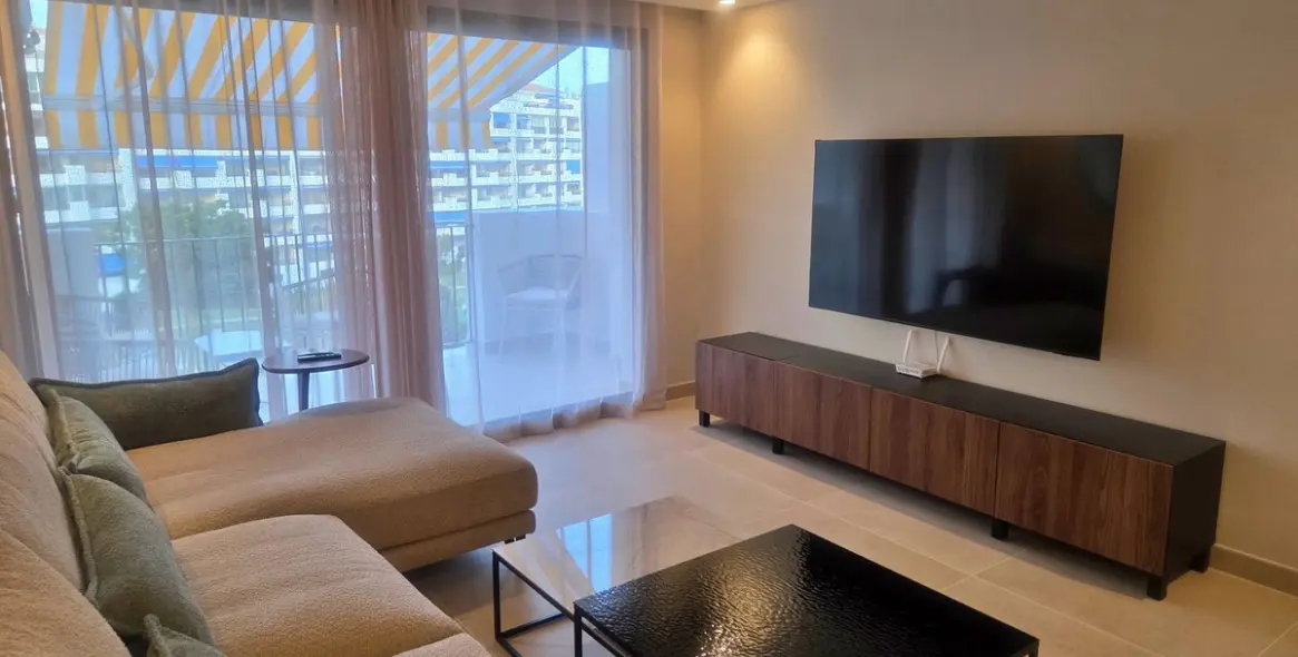 Sale of middle floor apartment in Puerto Banús 2