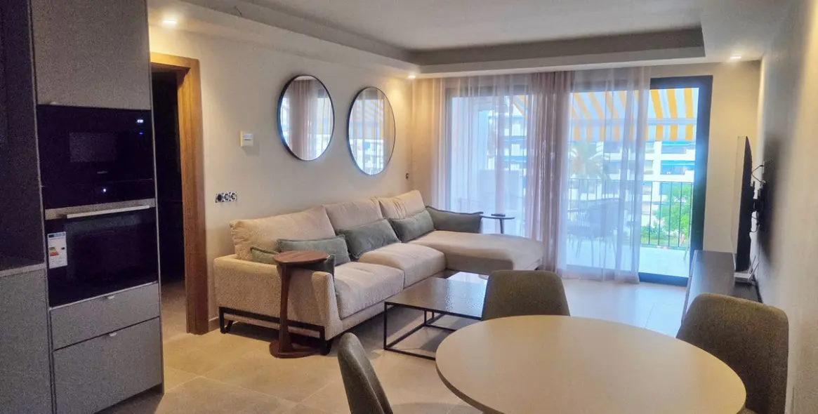 Sale of middle floor apartment in Puerto Banús 3