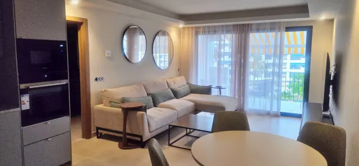 Sale of middle floor apartment in Puerto Banús 2