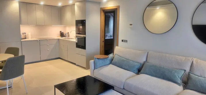 Sale of middle floor apartment in Puerto Banús 3