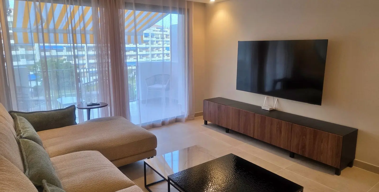 Sale of middle floor apartment in Puerto Banús 2