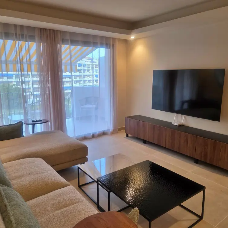 Venta de apartamento en planta media en Puerto Banús