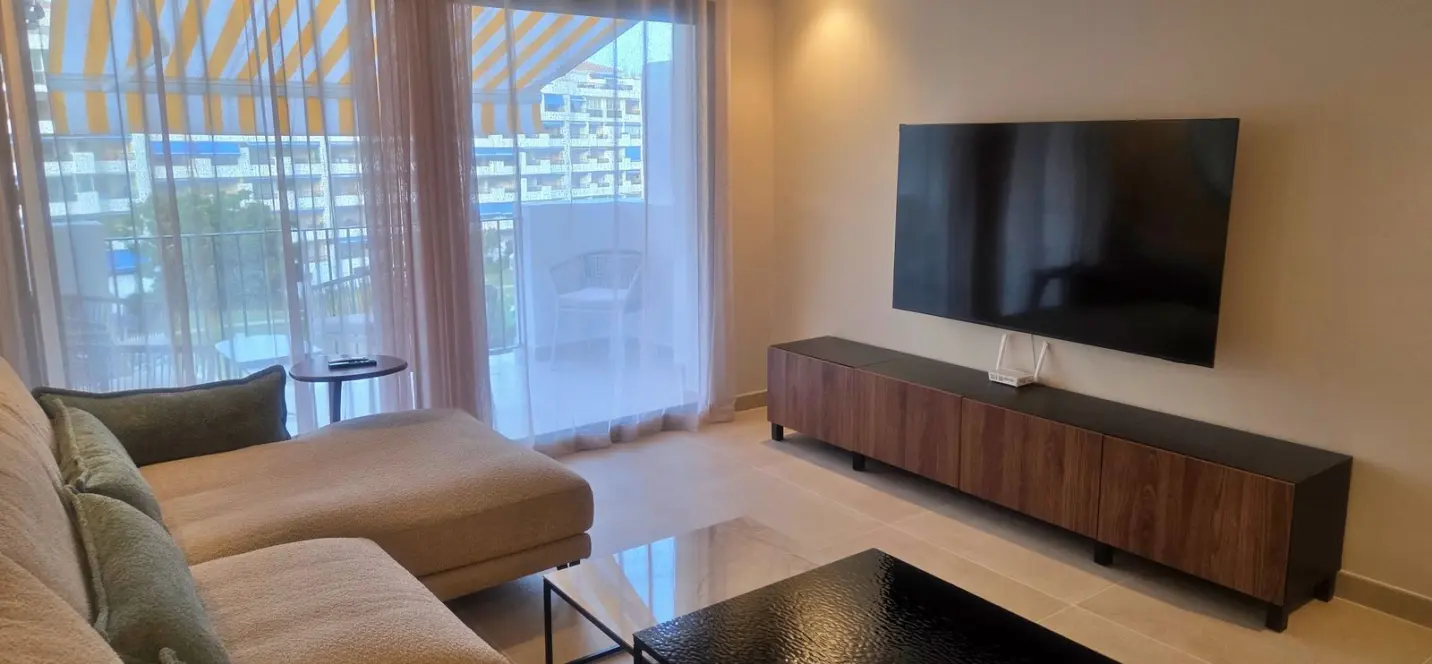 Venta de apartamento en planta media en Puerto Banús 1