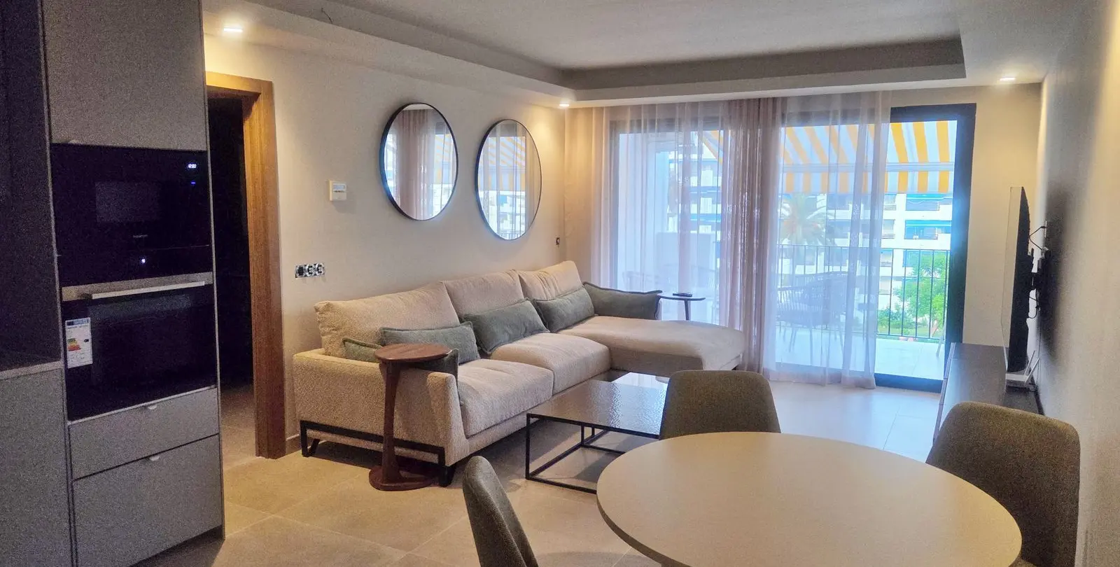 Sale of middle floor apartment in Puerto Banús 3