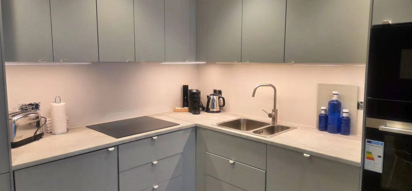 Venta de apartamento en planta media en Puerto Banús 4