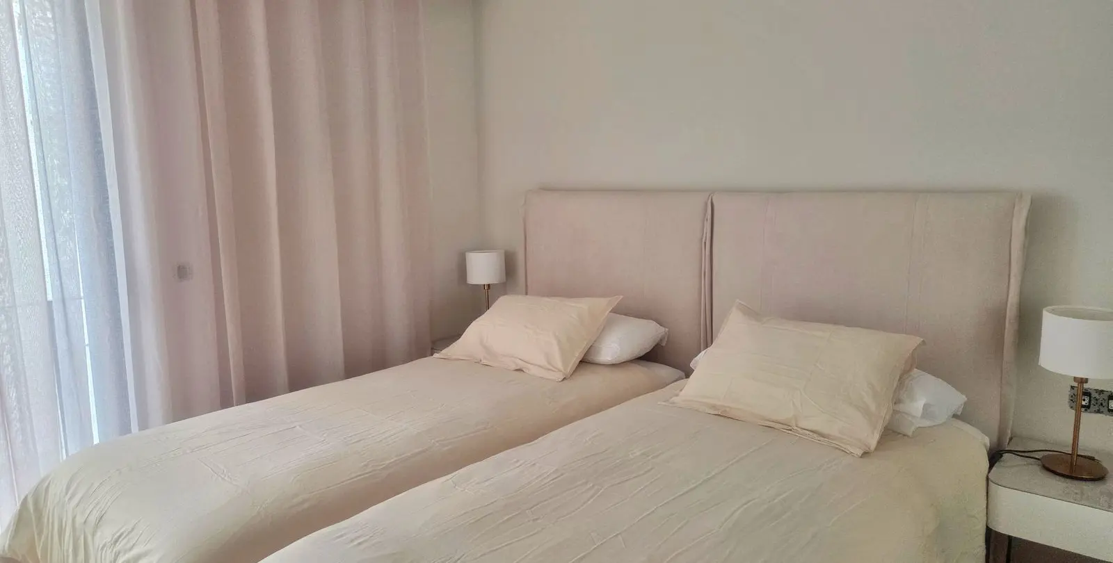 Sale of middle floor apartment in Puerto Banús 8