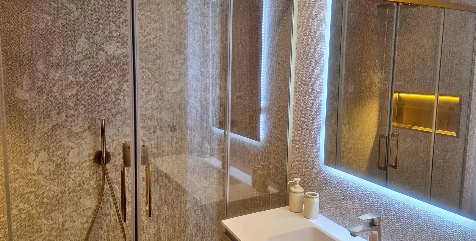 Sale of middle floor apartment in Puerto Banús 10