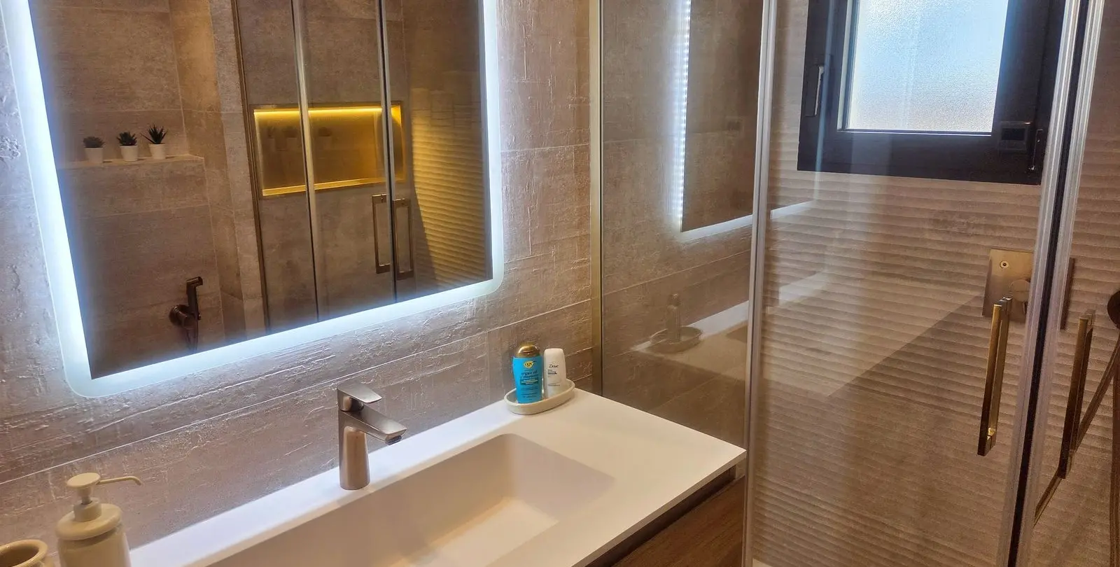 Sale of middle floor apartment in Puerto Banús 11
