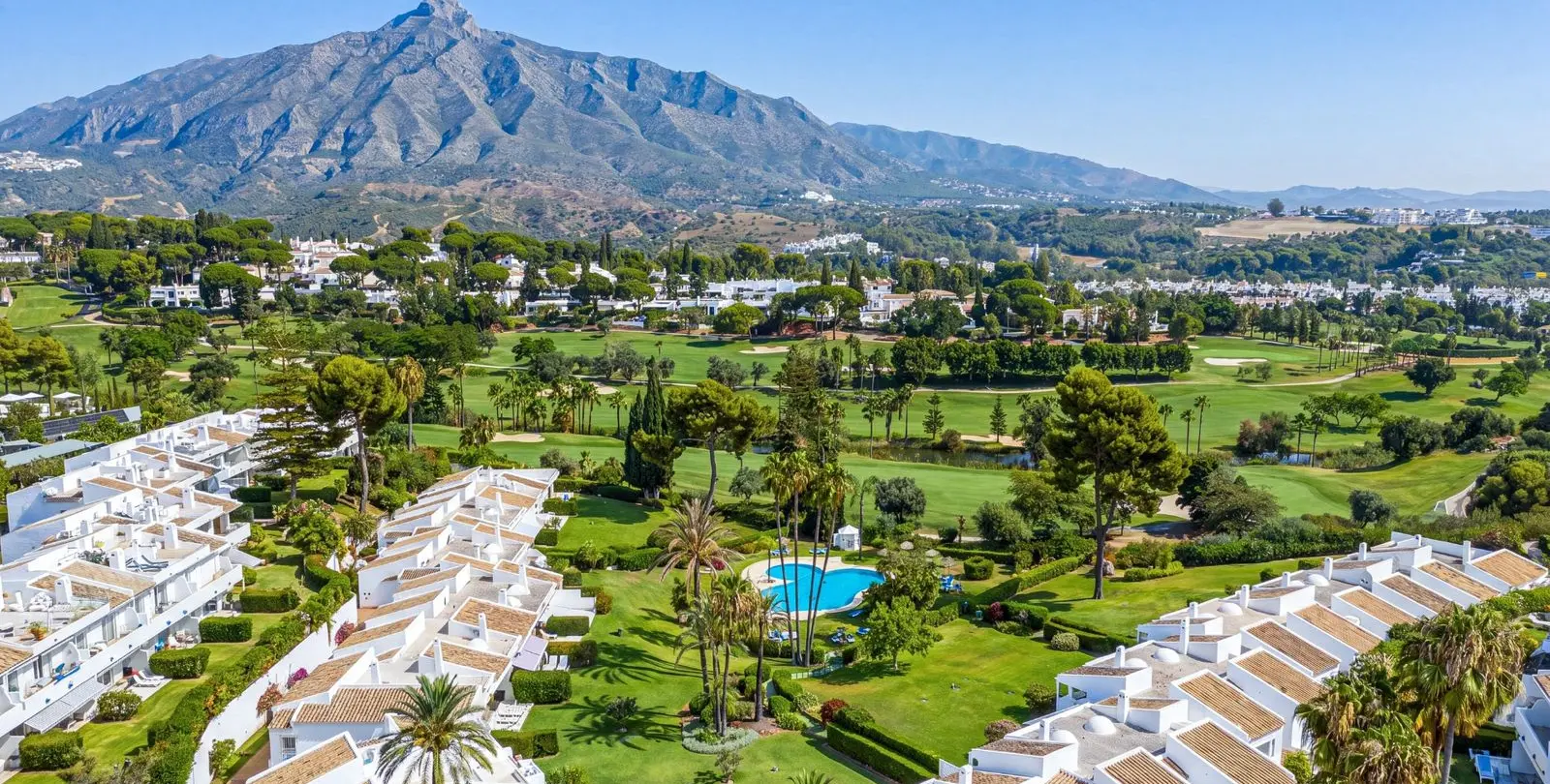 Sale of penthouse duplex in Nueva Andalucía 1