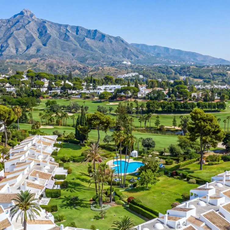Sale of penthouse duplex in Nueva Andalucía