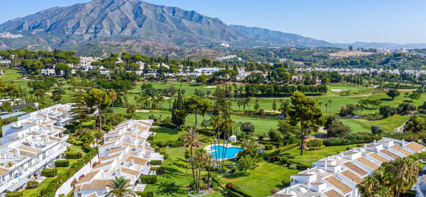 Sale of penthouse duplex in Nueva Andalucía 0