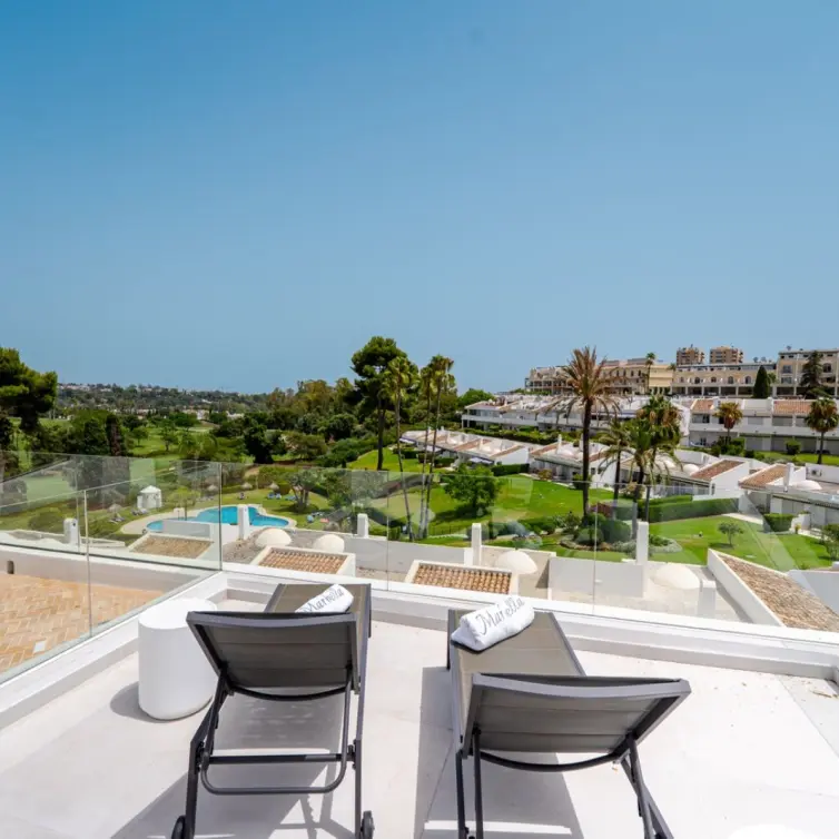 Sale of penthouse duplex in Nueva Andalucía