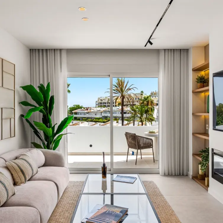 Sale of penthouse duplex in Nueva Andalucía