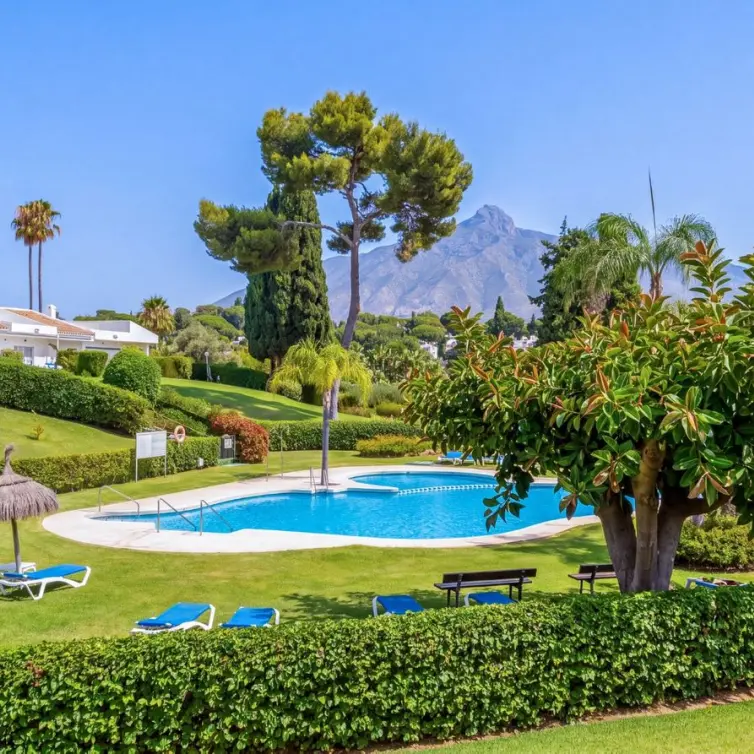 Sale of penthouse duplex in Nueva Andalucía