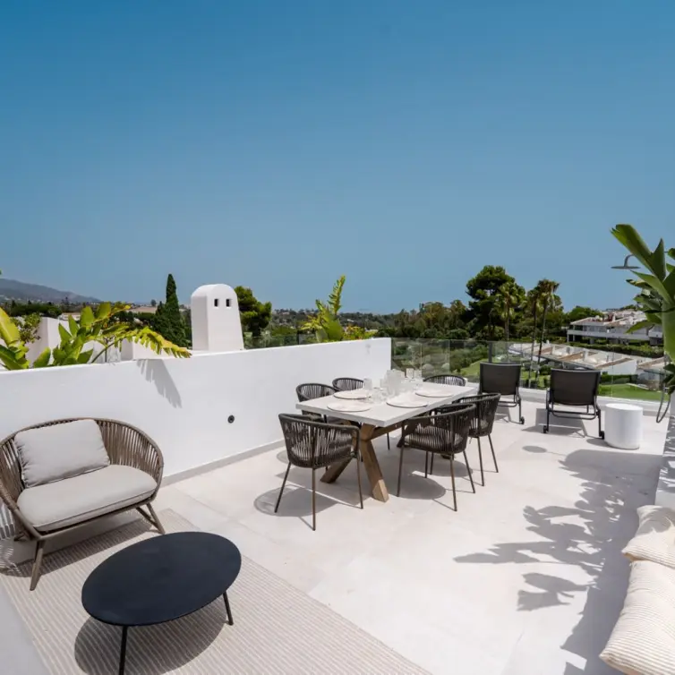 Sale of penthouse duplex in Nueva Andalucía