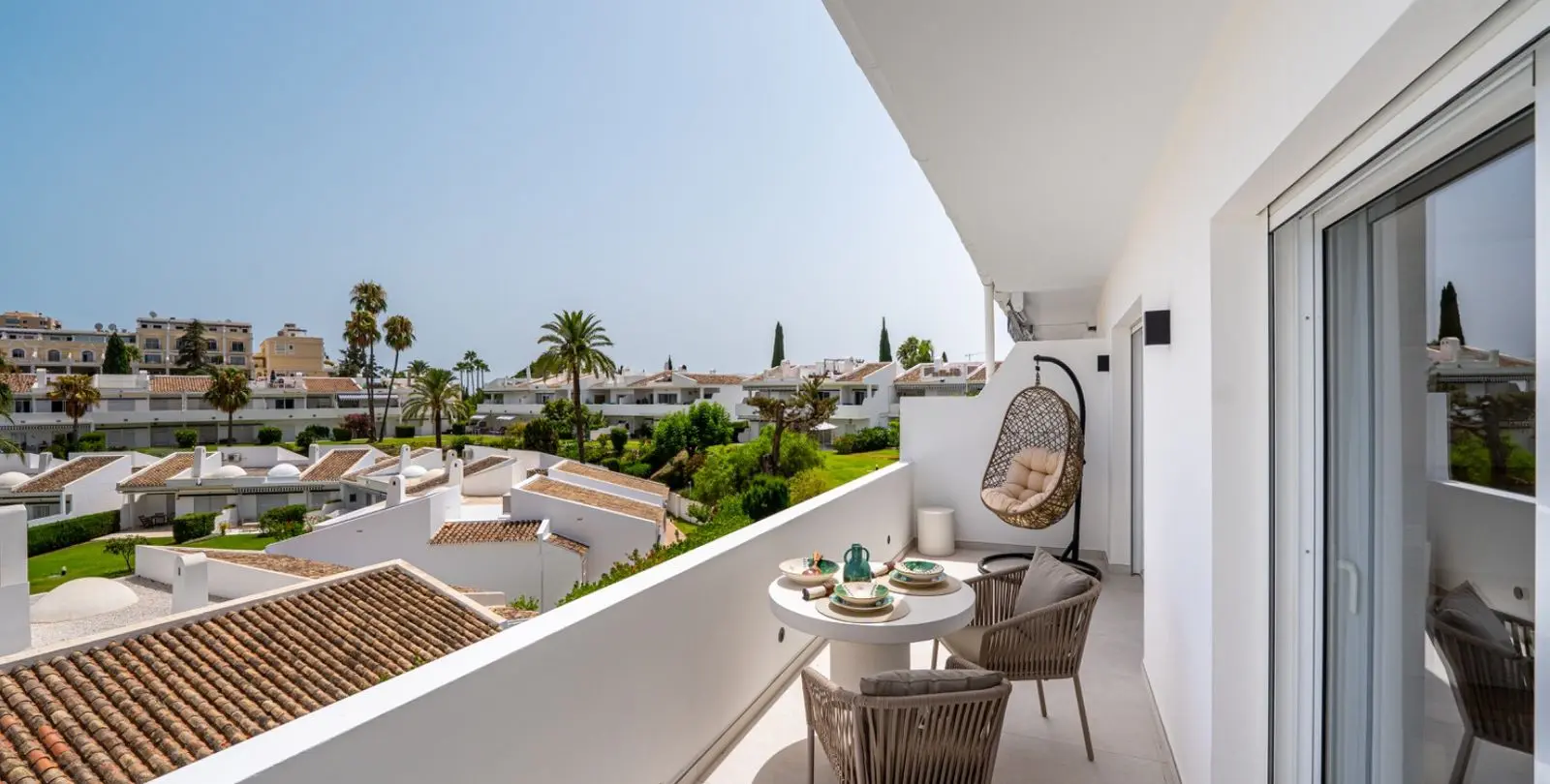 Sale of penthouse duplex in Nueva Andalucía 32