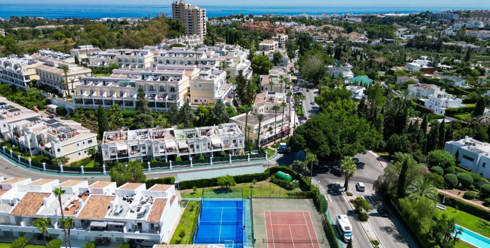 Sale of penthouse duplex in Nueva Andalucía 36