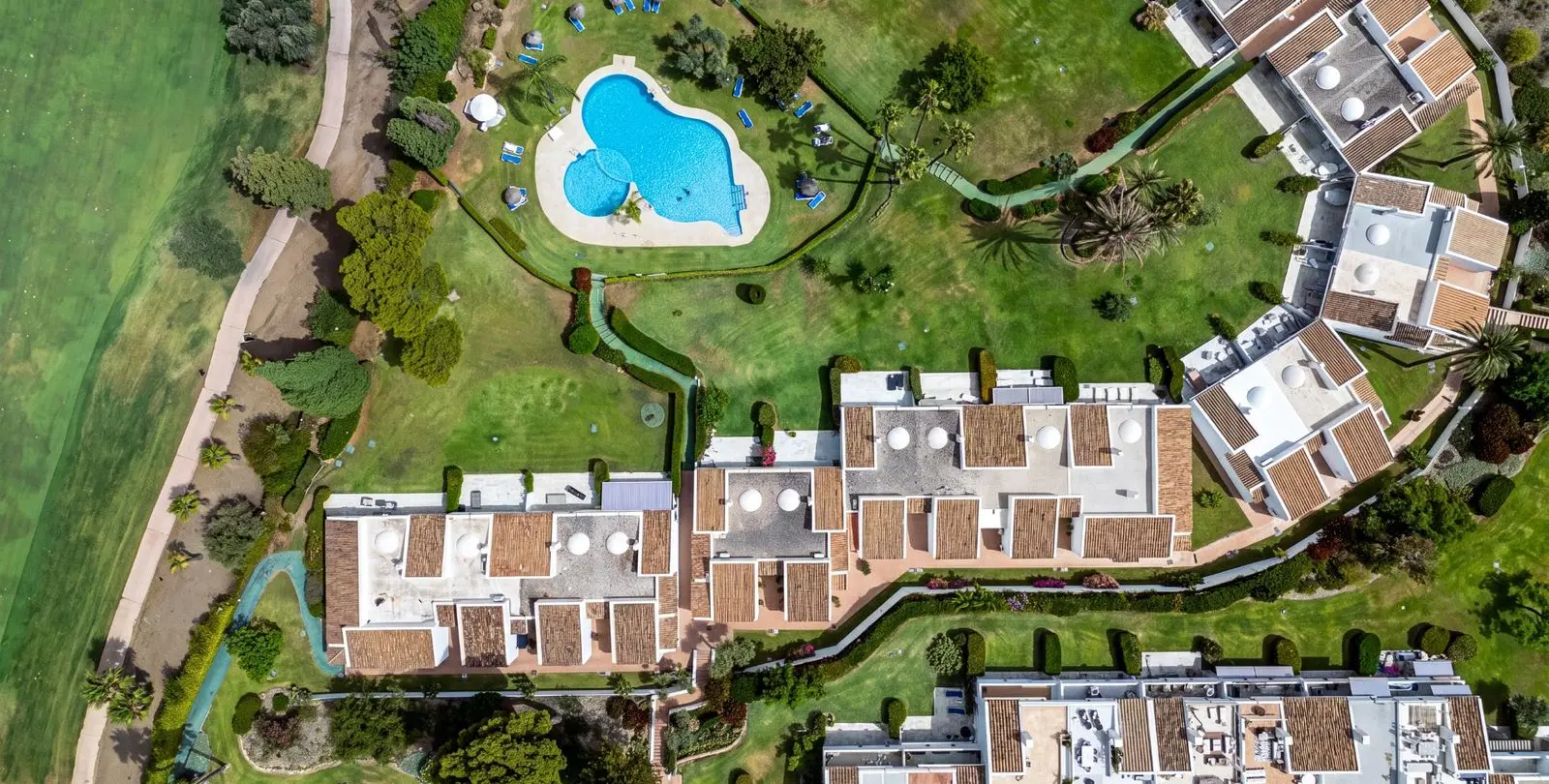 Sale of penthouse duplex in Nueva Andalucía 37