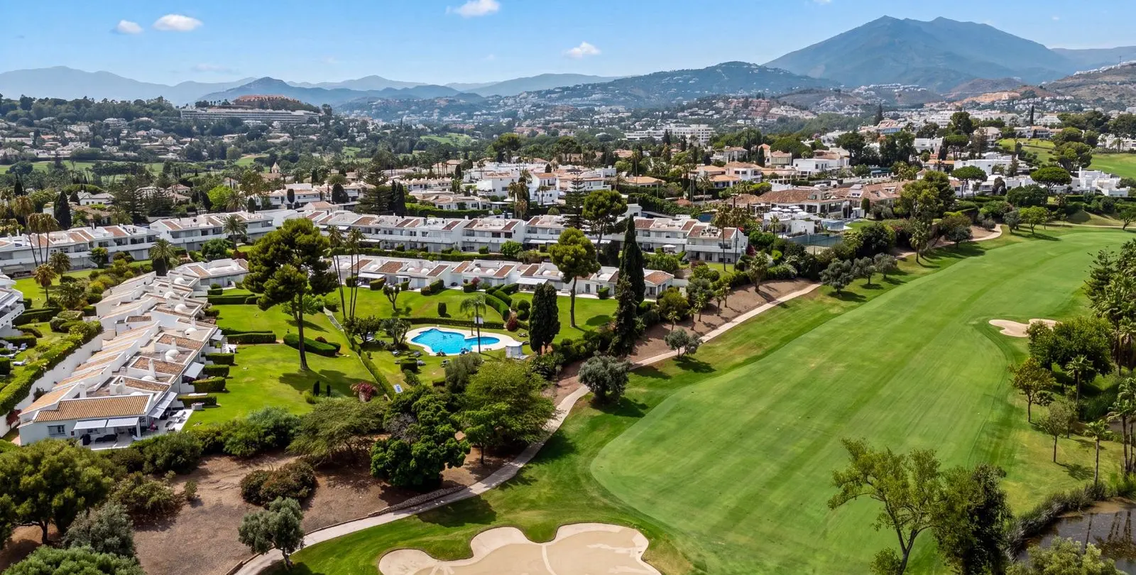 Venta de ático dúplex en Nueva Andalucía 38