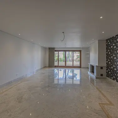 Продажа апартаментов на среднем этаже в Los Monteros