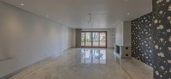 Продажа апартаментов на среднем этаже в Los Monteros 4
