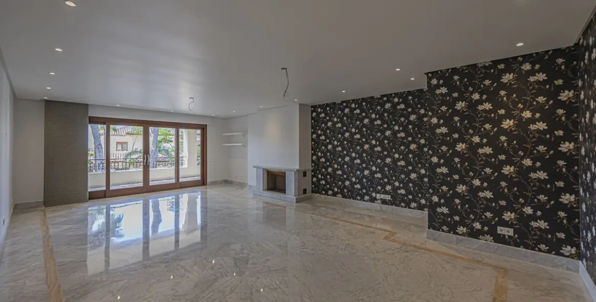 Продажа апартаментов на среднем этаже в Los Monteros 9