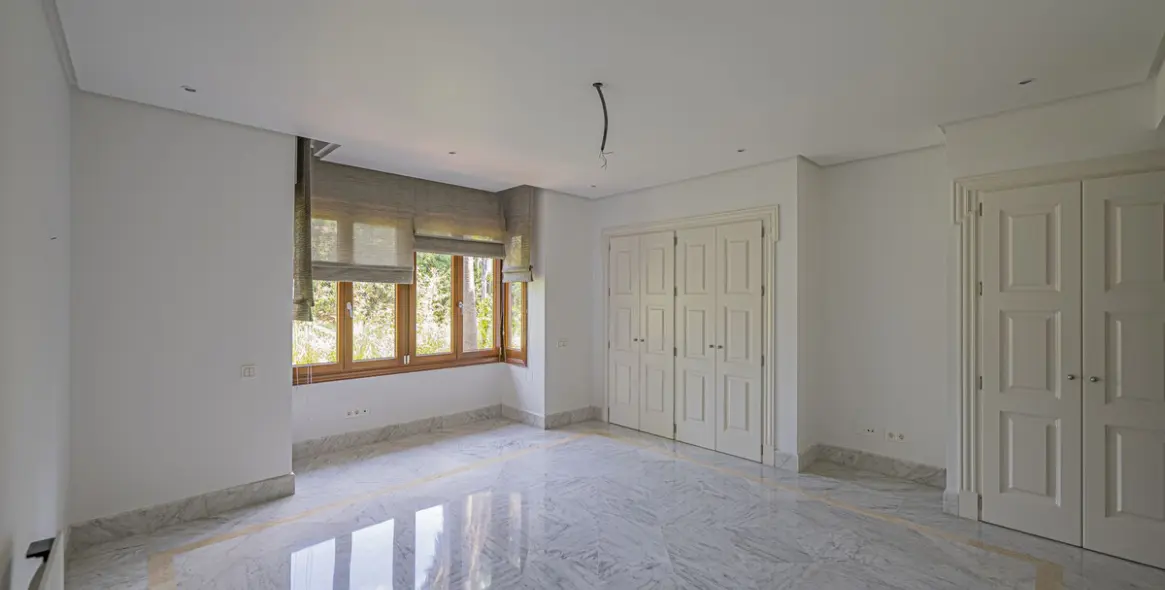 Продажа апартаментов на среднем этаже в Los Monteros 10