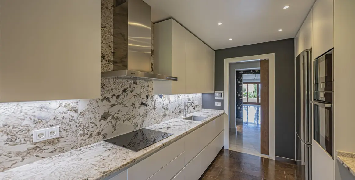 Продажа апартаментов на среднем этаже в Los Monteros 13