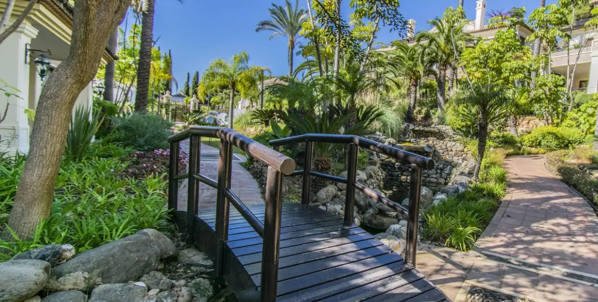 Продажа апартаментов на среднем этаже в Los Monteros 19