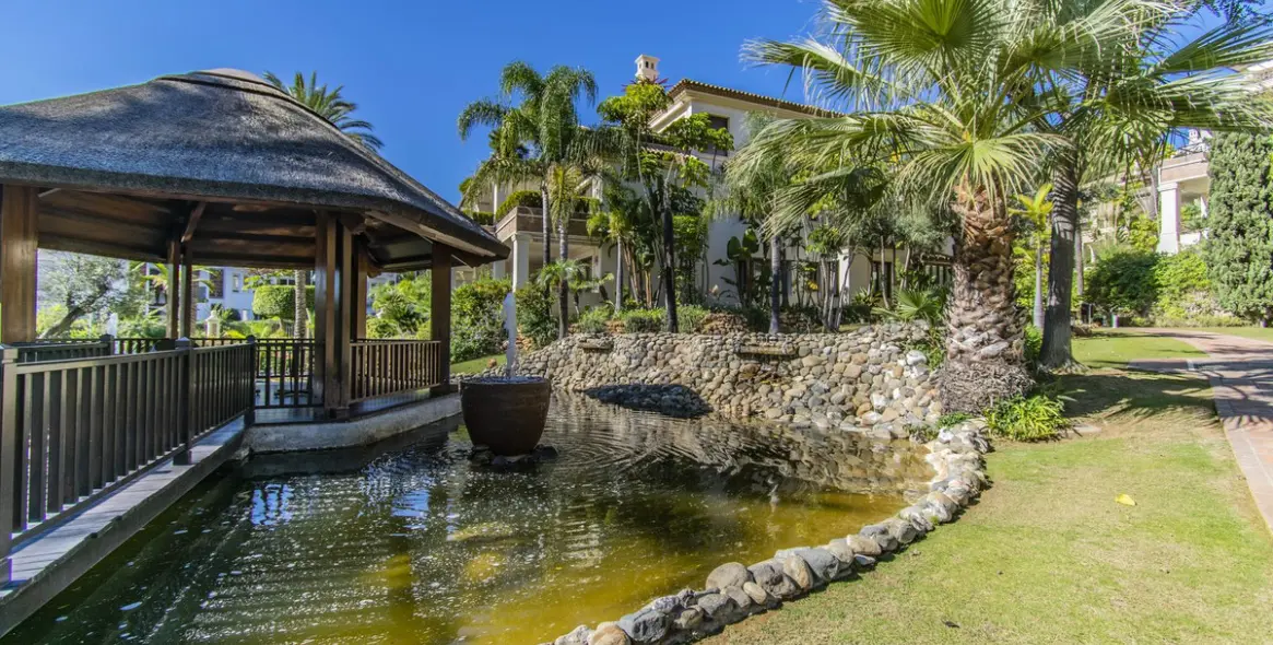 Продажа апартаментов на среднем этаже в Los Monteros 27