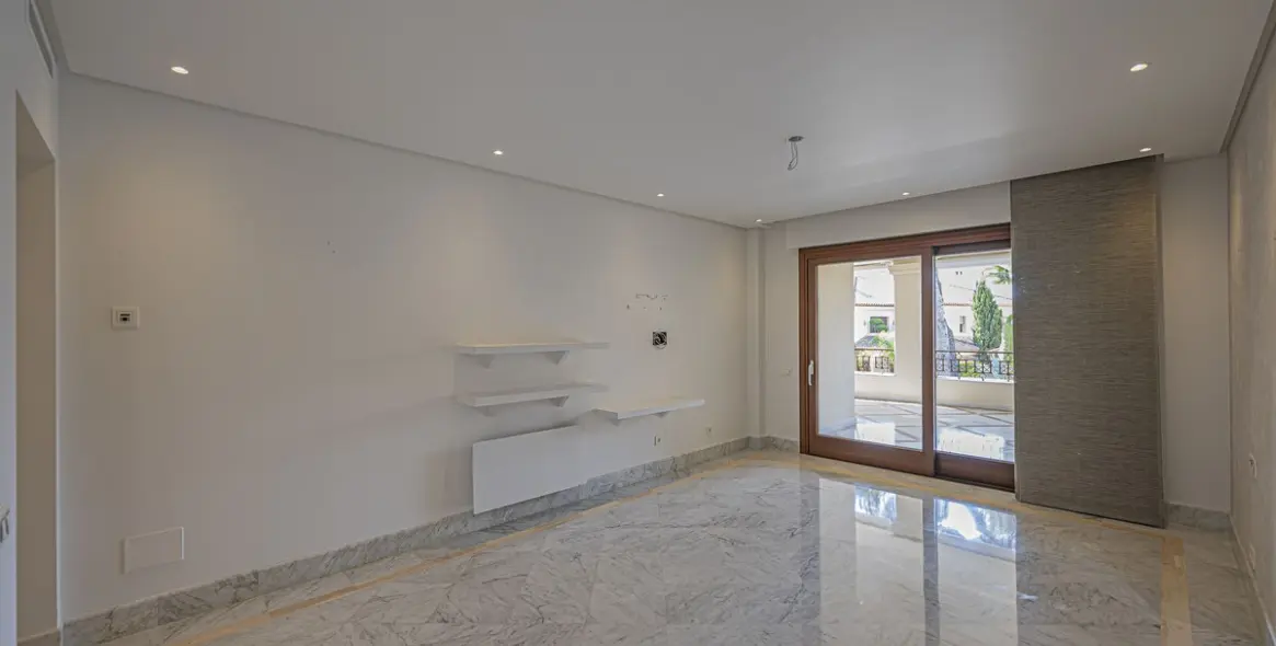 Продажа апартаментов на среднем этаже в Los Monteros 29