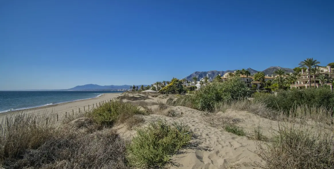 Продажа апартаментов на среднем этаже в Los Monteros 33