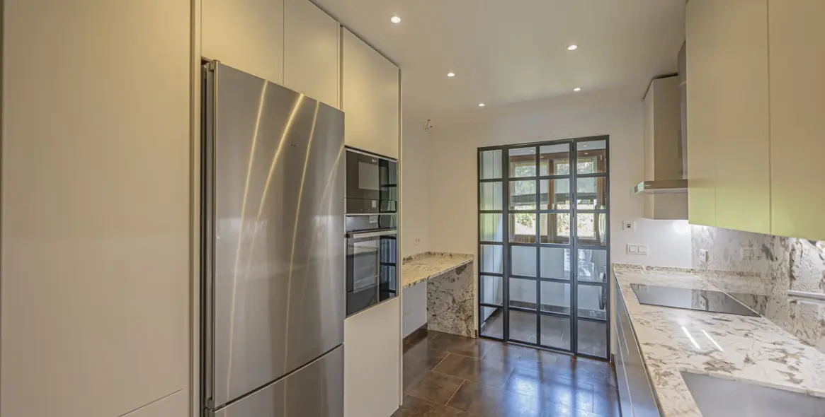 Продажа апартаментов на среднем этаже в Los Monteros 41