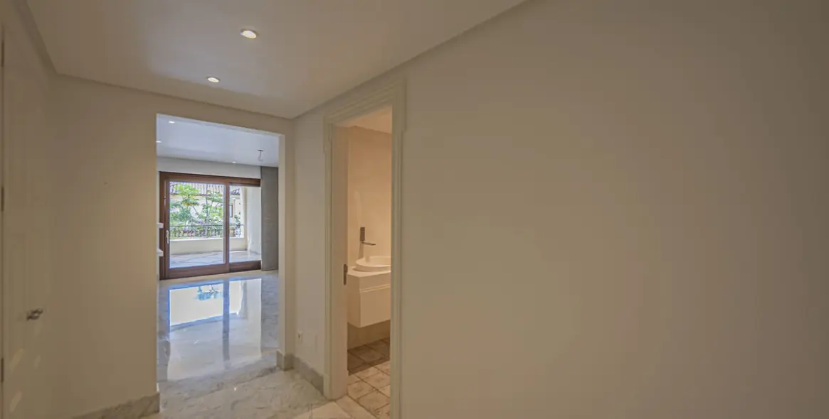 Продажа апартаментов на среднем этаже в Los Monteros 48