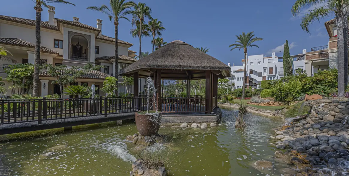 Продажа апартаментов на среднем этаже в Los Monteros 50