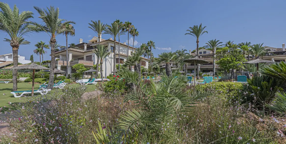 Продажа апартаментов на среднем этаже в Los Monteros 62