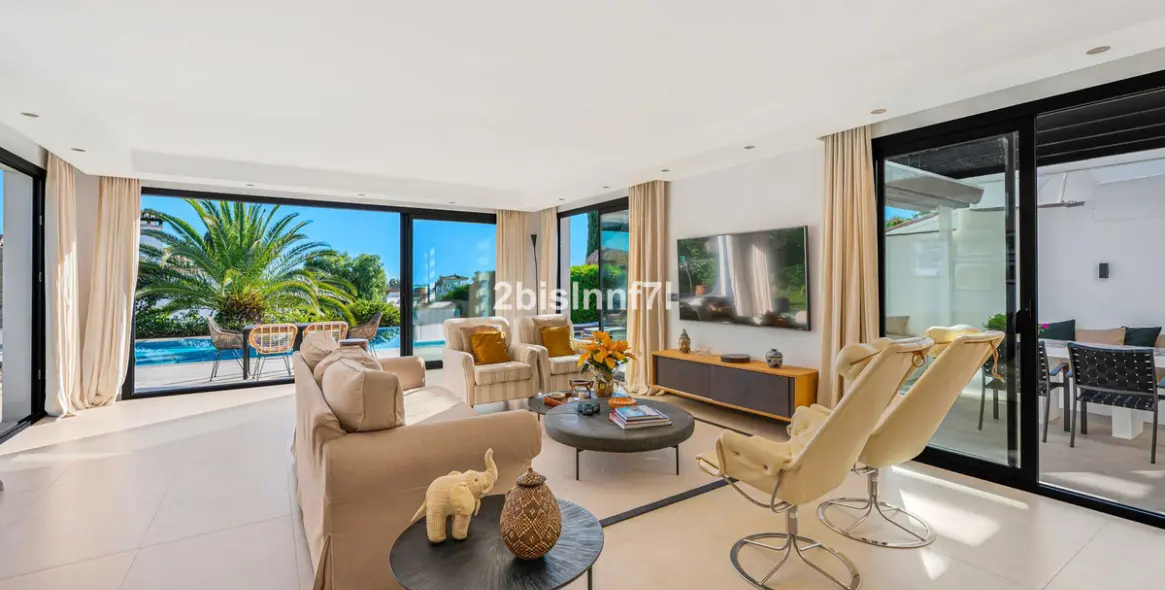 Продажа  отдельно стоящей виллы в Elviria 3